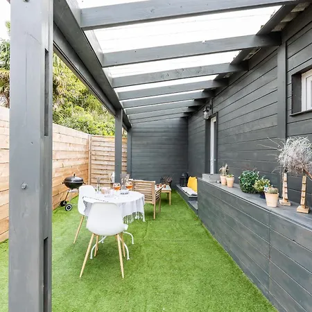 Holiday home Bien Etre Sauna Et *